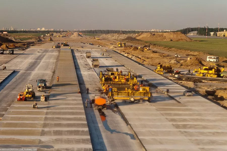 Строительство дорог в аэропорту